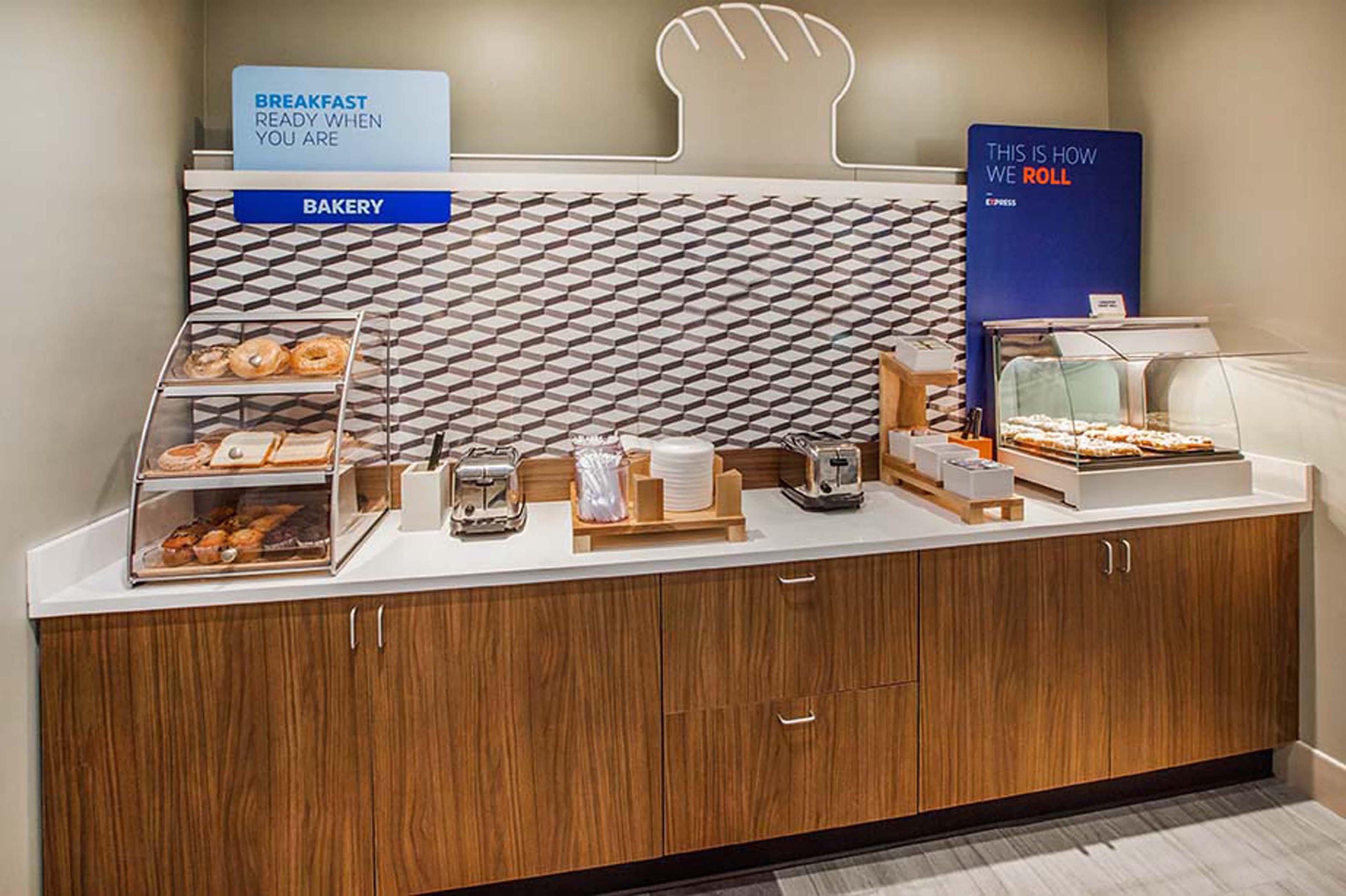Holiday Inn Express Мадисон Экстерьер фото